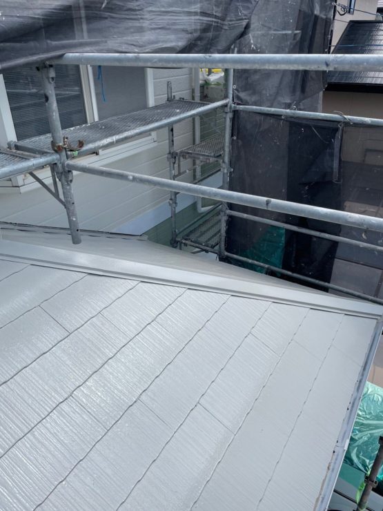 セミフロンスーパールーフⅡ遮熱　下屋根塗装完成
