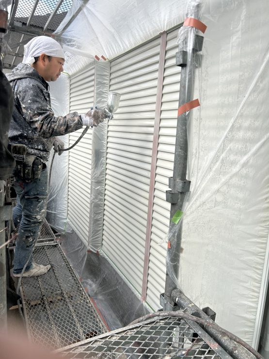 雨戸塗装　ファインウレタン塗装